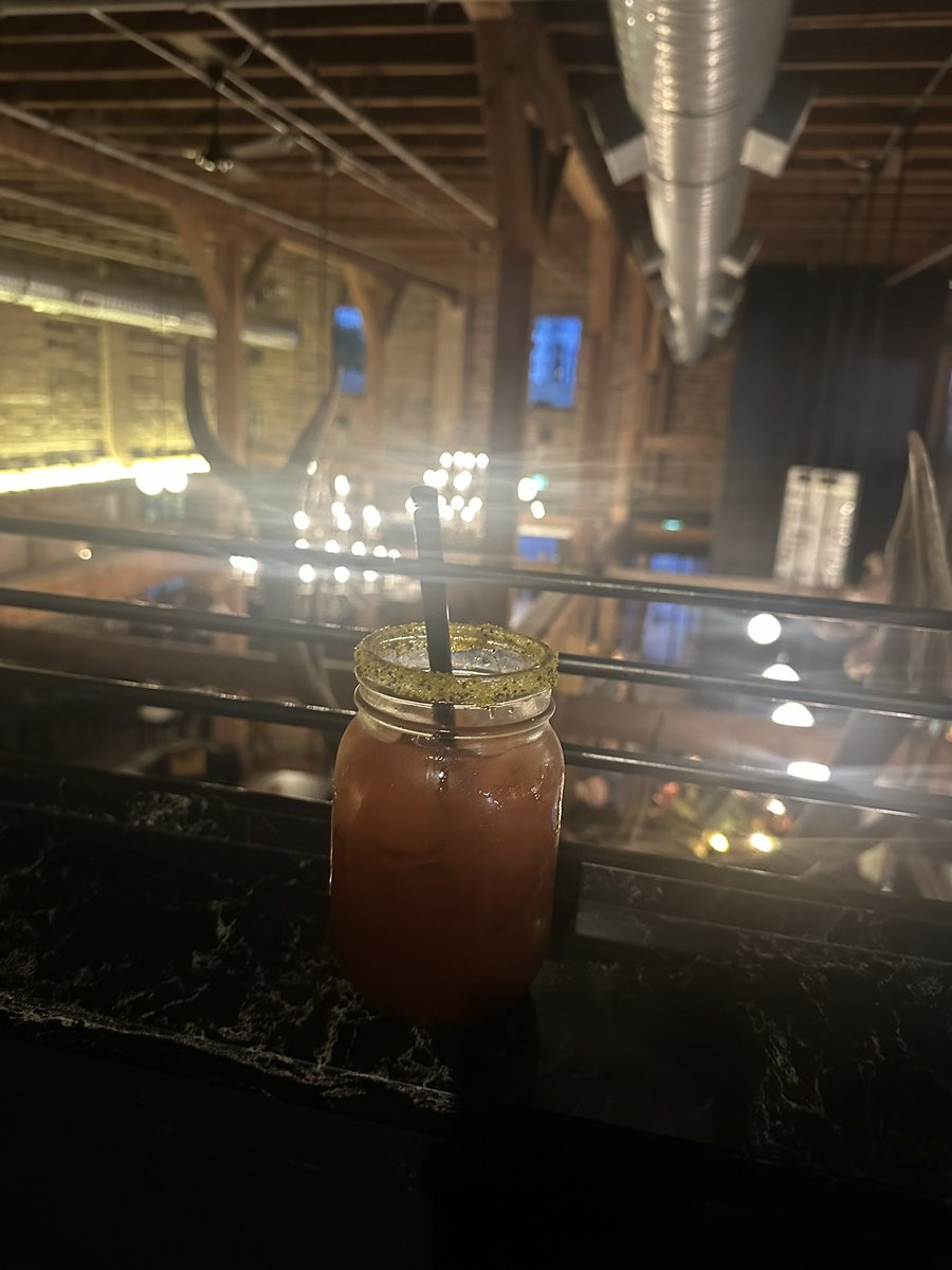 CaesarKing69's tweet photo. Hey folks! Back in Kelowna testing Caesars as the king does. I’m here at BNA on a Sunday night indulging in the ‘BNA Caesar’ as we wait for karaoke night to get going. Not here to sing, just scouting talent. No signature Caesar should look this lame, but the rim is fantastic. 8.1 https://t.co/4sJ4miOC3b