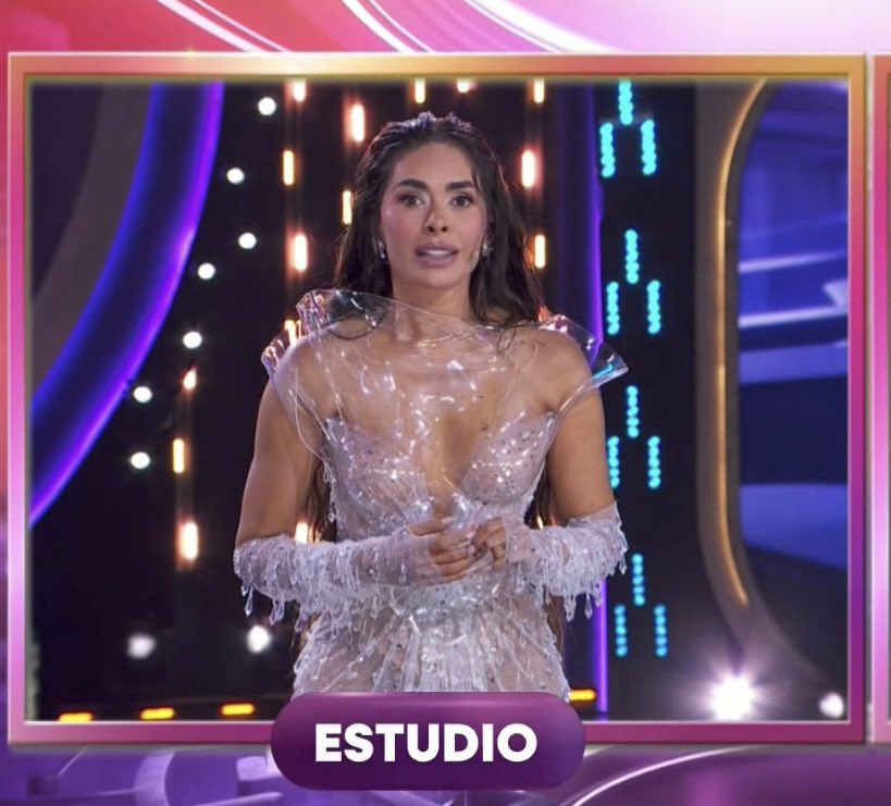 gonzalopolis's tweet image. Muy práctico el vestido ensaladera de Galilea Montijo en #LaCasaDeLosFamososMx
