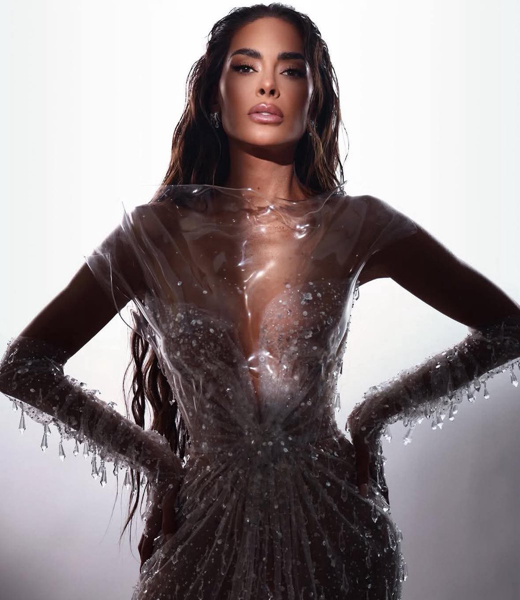 gonzalopolis's tweet image. Muy práctico el vestido ensaladera de Galilea Montijo en #LaCasaDeLosFamososMx
