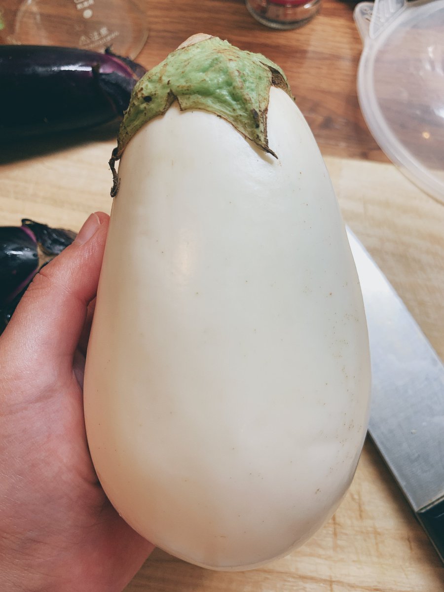 oftonsan's tweet image. これは先日調理した白いナス
色んな野菜と共に浸した
とろとろでんまい🍆