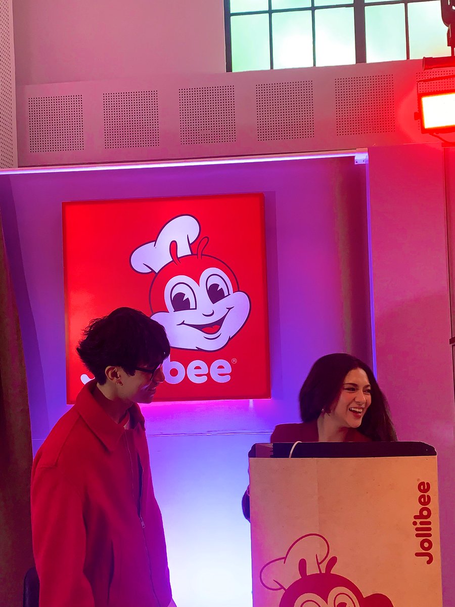 mkbrnt_'s tweet image. brent naman anong tingin yannnn

#MikBrentforJollibee #JollibeeApp