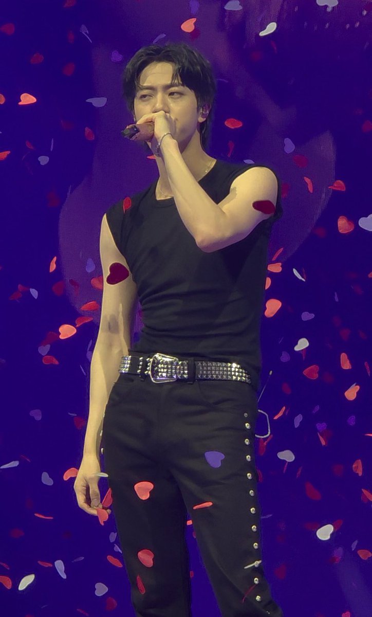 eternalhyyh's tweet image. How are you so perfect????
