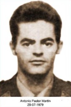 vctorst2's tweet image. Un día como hoy de 1979 #ETA asesinó en #SanSebastián al @guardiacivil ANTONIO PASTOR MARTÍN. 

Murió horas después de un atentado contra tres agentes del cuartel de #Herrera. 

No pudo superar las heridas de los numerosos impactos recibidos.

#MEMORIA