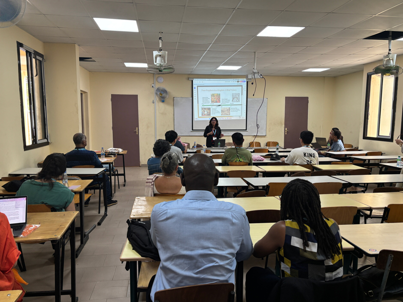 TUFS_PR's tweet image. 【TOPIC】第15回CAAS国際シンポジウムがセネガル・ダカールにて開催されました。本学を含む7機関が「新たな知の軸」をテーマに発表。若手研究者にとっても貴重な国際交流の場となりました。次回はパリで開催予定です。
tufs.ac.jp/NEWS/research/…