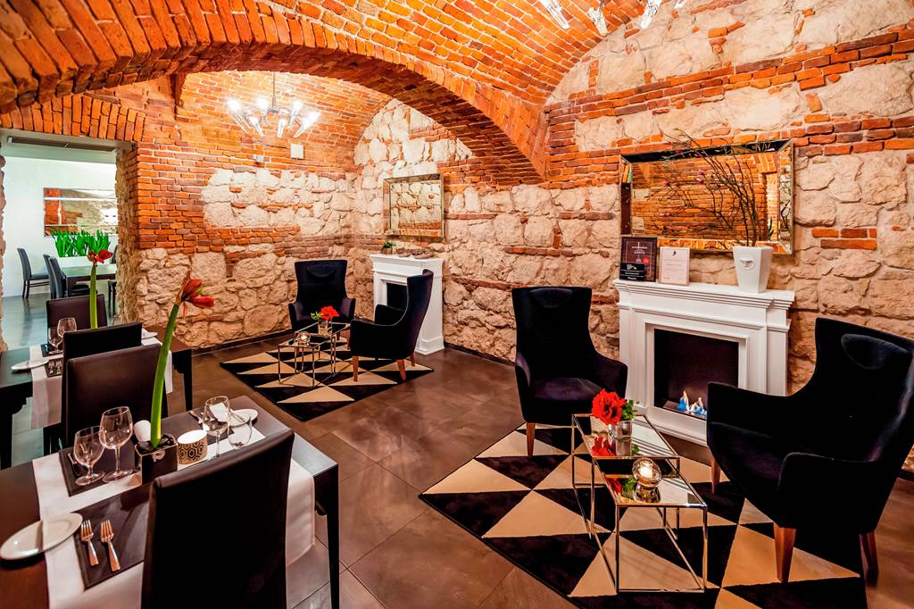 4* Queen Boutique Hotel Krakow – Exclusive Offer

To Secure your Booking Visit:
superescapes.co.uk/promotion-hote…
OR
Call @ 020 3883 1760

#QueenBoutiqueHotel #KrakowStay #LuxuryTravel #CityBreak #PolandTravel #AmarylisRestaurant #SpaRetreat #KrakowHotels #TravelDeals #BoutiqueHotel
