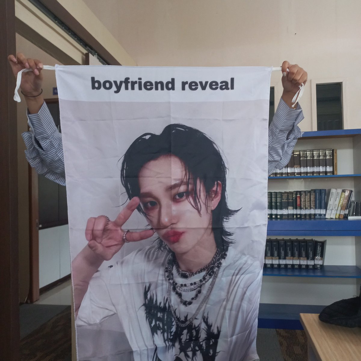 theoskena's tweet image. AOWKWOWKWL THIS IS SOOOOO CUTE, my friend brought me this, I don't know what to call this thing, tapi lucu banget fak, literally di dalem perpus DAN LGI NGERJAIN SKRIPSI. my truth and my only support system (my bsf and theo)