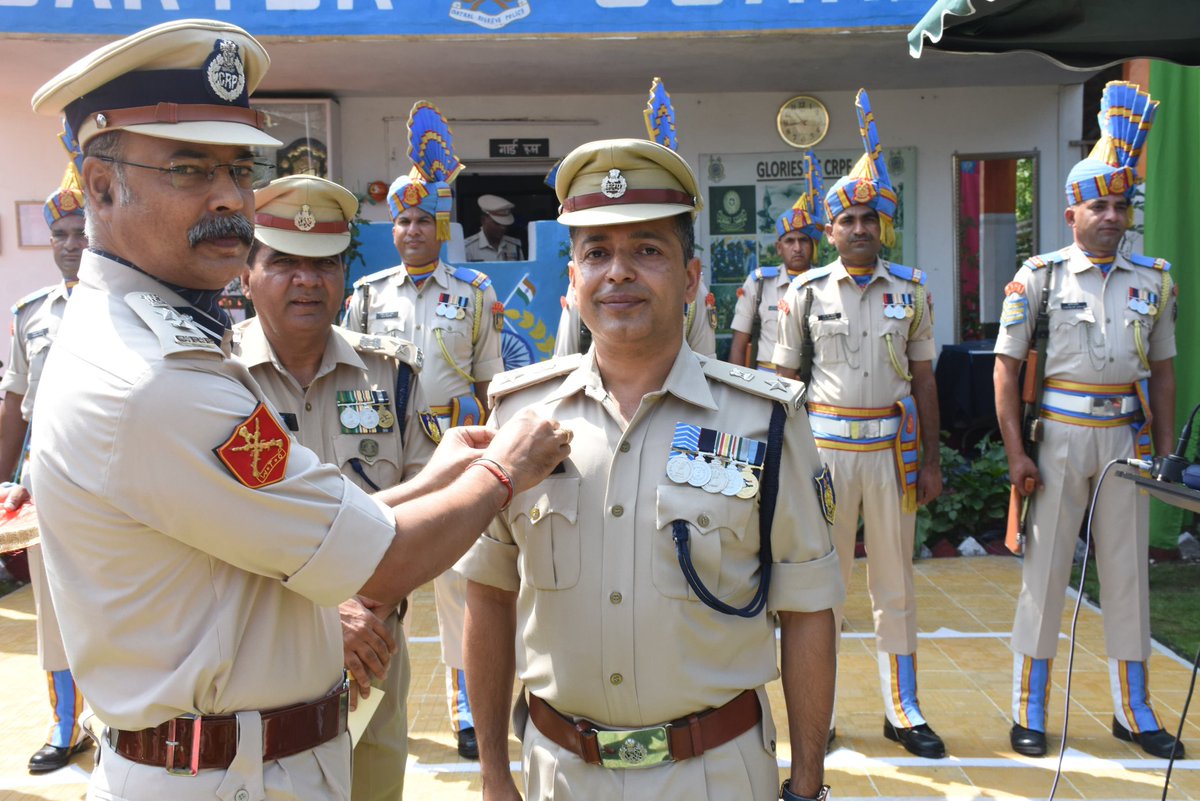 61Bncrpf's tweet photo. #87thCRPFraisingday has been organised by 61 BN in the befitting manner under the headed by Sh. Shudhansu Shekhar, Commandant 61 BN. In this events DG disc and certificate has also been given to awardees. https://t.co/gWnlxDiNPc