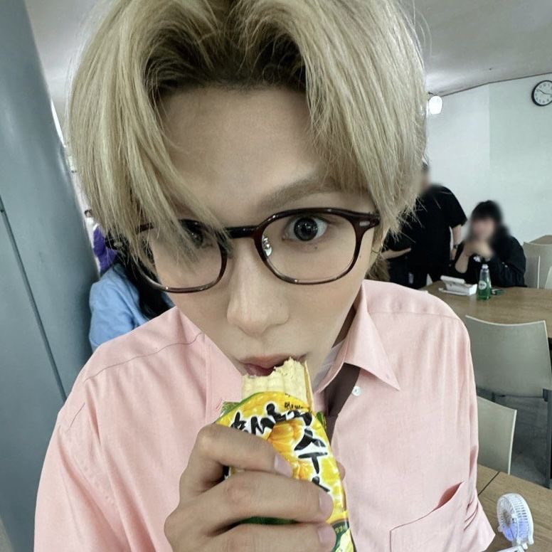 appleddori's tweet image. *Rubs my shotaro shaped belly*