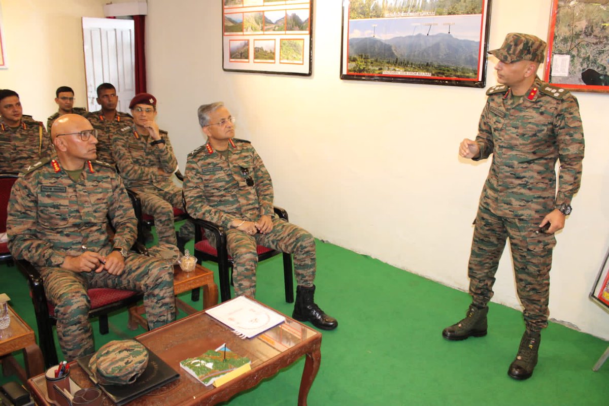 NorthernComd_IA's tweet image. Lt Gen Pratik Sharma, #ArmyCdrNC visited Chinar Corps and reviewed ongoing operations and preparedness in North Kashmir including Op SHIVA.
During his visit, he commended all ranks for their unyielding commitment, exemplary professionalism and resolute endurance amid demanding…