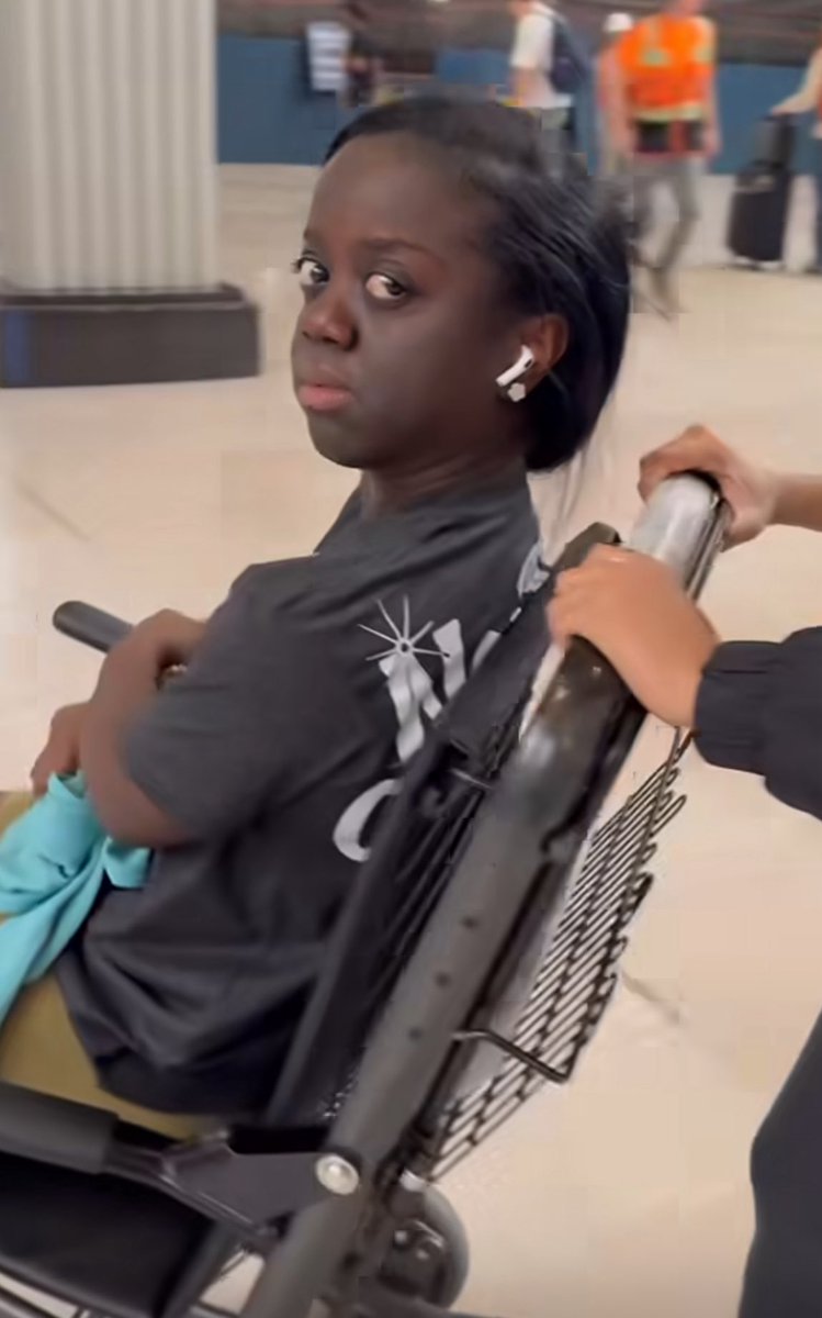 Fallin4Domy's tweet image. Why this look like mini @steyeuh