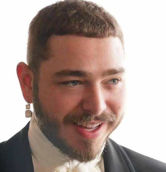 yukkoSn's tweet image. Post Malone found vibing at a furry con! #aurawra