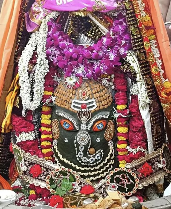 🙏🌺🌼🔱जय श्री महाकाल 🔱🌼🌺🙏

श्री महाकालेश्वर ज्योतिर्लिंग जी के विशेष भस्म आरती श्रृंगार दर्शन । 
🌿 28_07_2025_ सोमवार🌿
भोले बाबा जी आप सभी का दिन शुभ करें 🙏

🌺🌼🔱हर हर महादेव 🔱🌼🌺🙏
🌺🌼🔱ॐ_नमः_शिवाय 🔱🌼🌺🙏
🌺 🌺#जय_महाकालेश्वर 🌺🌺🙏