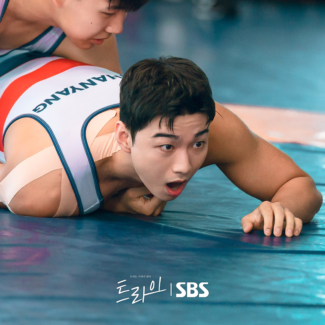 sbscatch's tweet image. 너는 럭비부잖아..왜 펜싱을🤣

SBS 새 금토드라마 &amp;lt;트라이: 우리는 기적이 된다&amp;gt;
☞ 매주 [금,토] 밤 9시 50분 첫 방송

#SBS #트라이 #TryaMiracleinUs
#트라이우리는기적이된다
#윤계상 #임세미 #김요한 #김이준 #이수찬
#윤재찬 #황성빈 #우민규 #김단