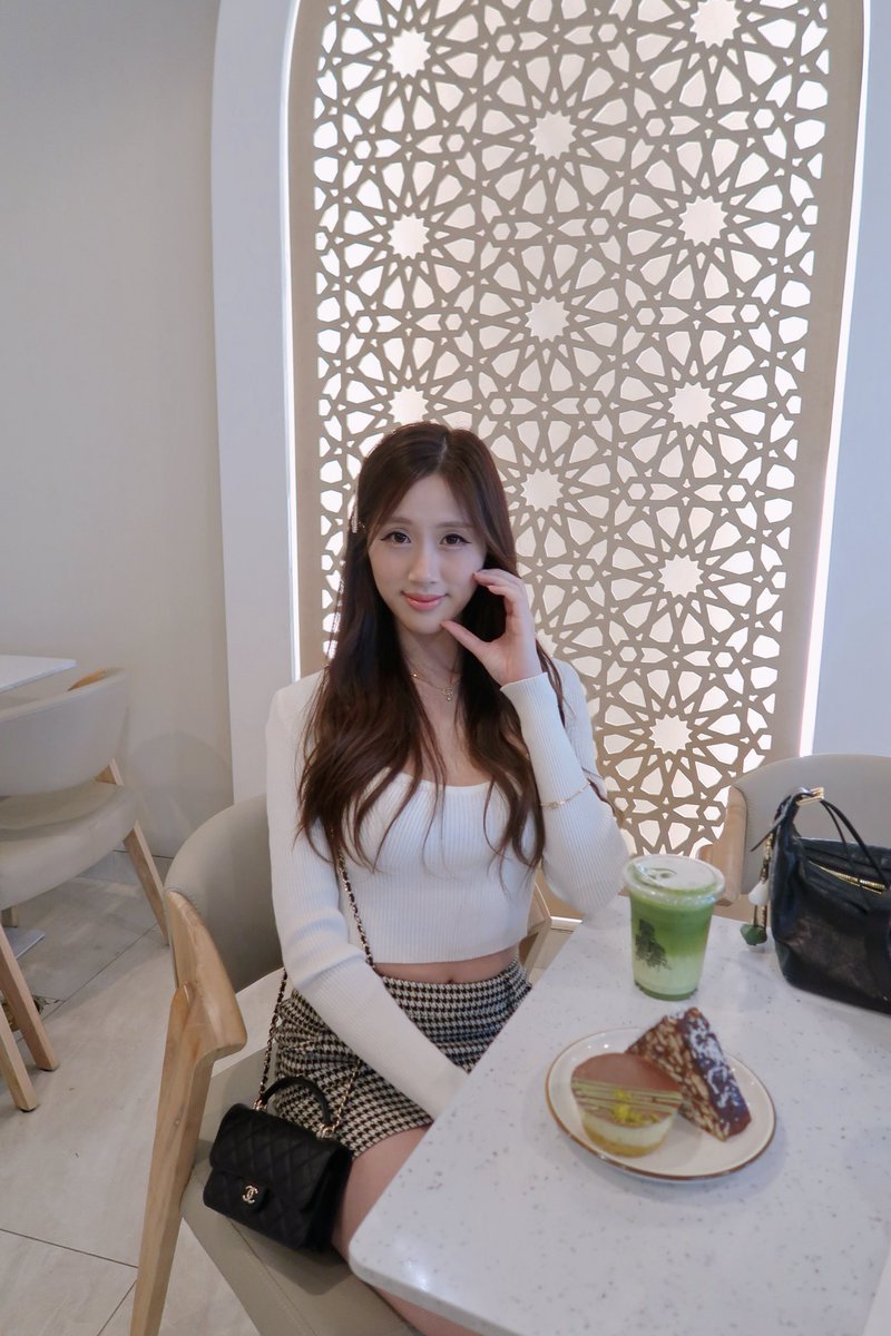 yougelly tweet media