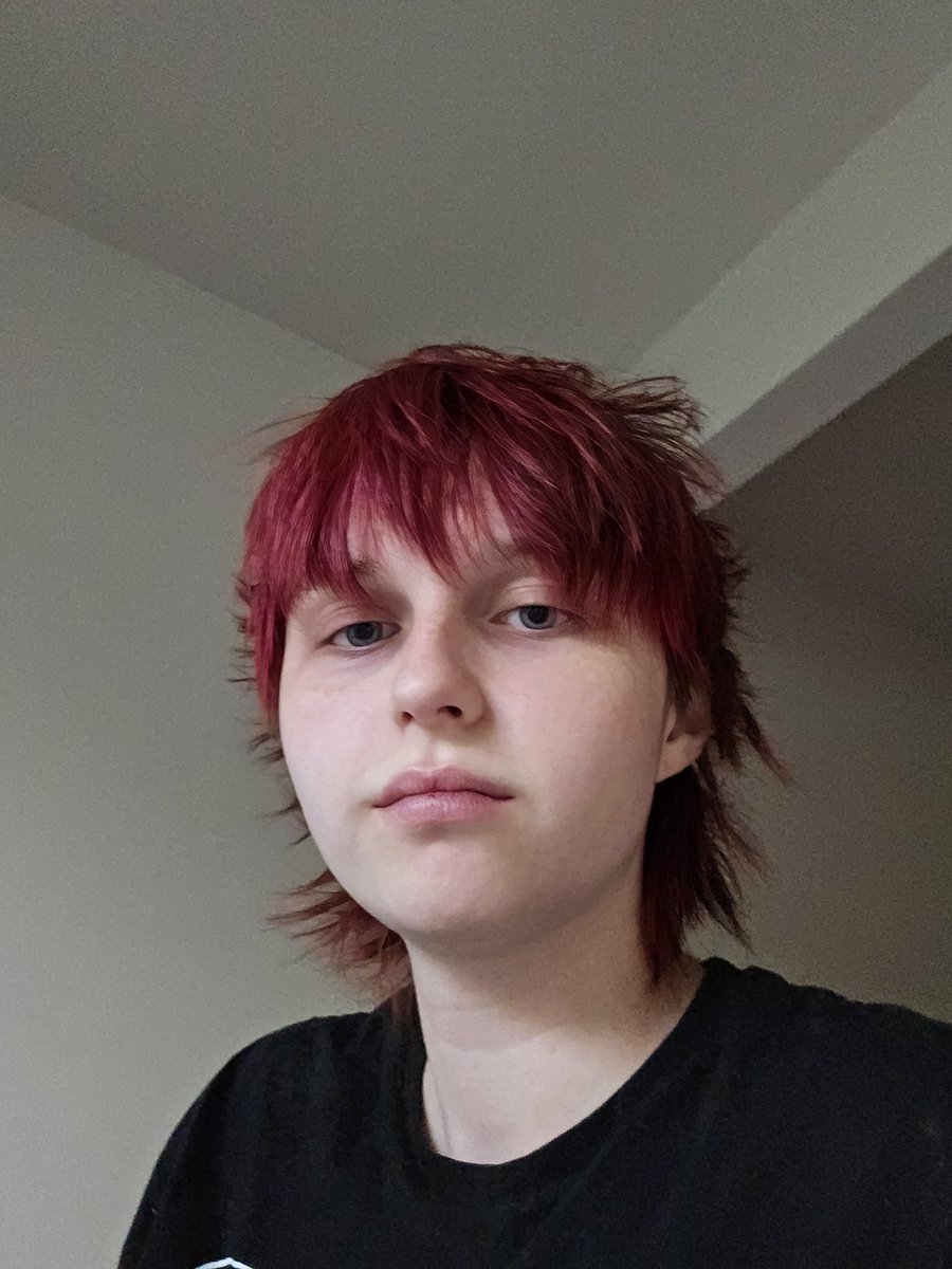 zombimoth's tweet image. I think i just need to grease up my hair a lil to look good