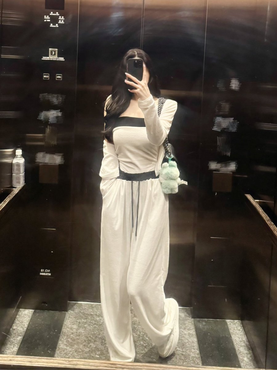 Luna_cham_'s tweet image. 韓国風のダル着がマジやばい。見て?このスタイルの盛れ具合。ダル着なのに足とお尻が太く見えにくいから週5で着てるww しかも、ここのブランド名が私と同じ名前で勝手に親近感湧いてるwwwwwm