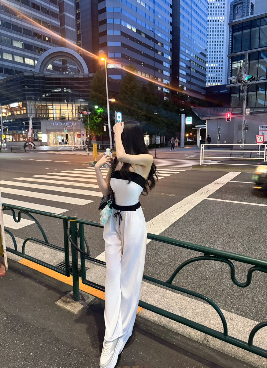 Luna_cham_'s tweet image. 韓国風のダル着がマジやばい。見て?このスタイルの盛れ具合。ダル着なのに足とお尻が太く見えにくいから週5で着てるww しかも、ここのブランド名が私と同じ名前で勝手に親近感湧いてるwwwwwm