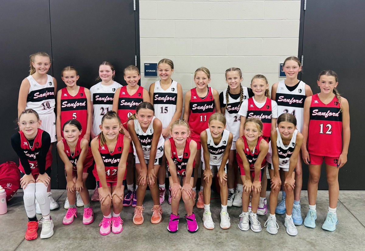 ssahoopsteams's tweet image. 1️⃣0️⃣U Black ⚫️ and 1️⃣1️⃣U Black ⚫️ played their final game of the SZN against one another‼️
Fitting way to end the year as these young ladies love hoops 🏀!! They are always at practices and the extra skill sessions to improve!!
#SanfordSports | #StrongerTogether