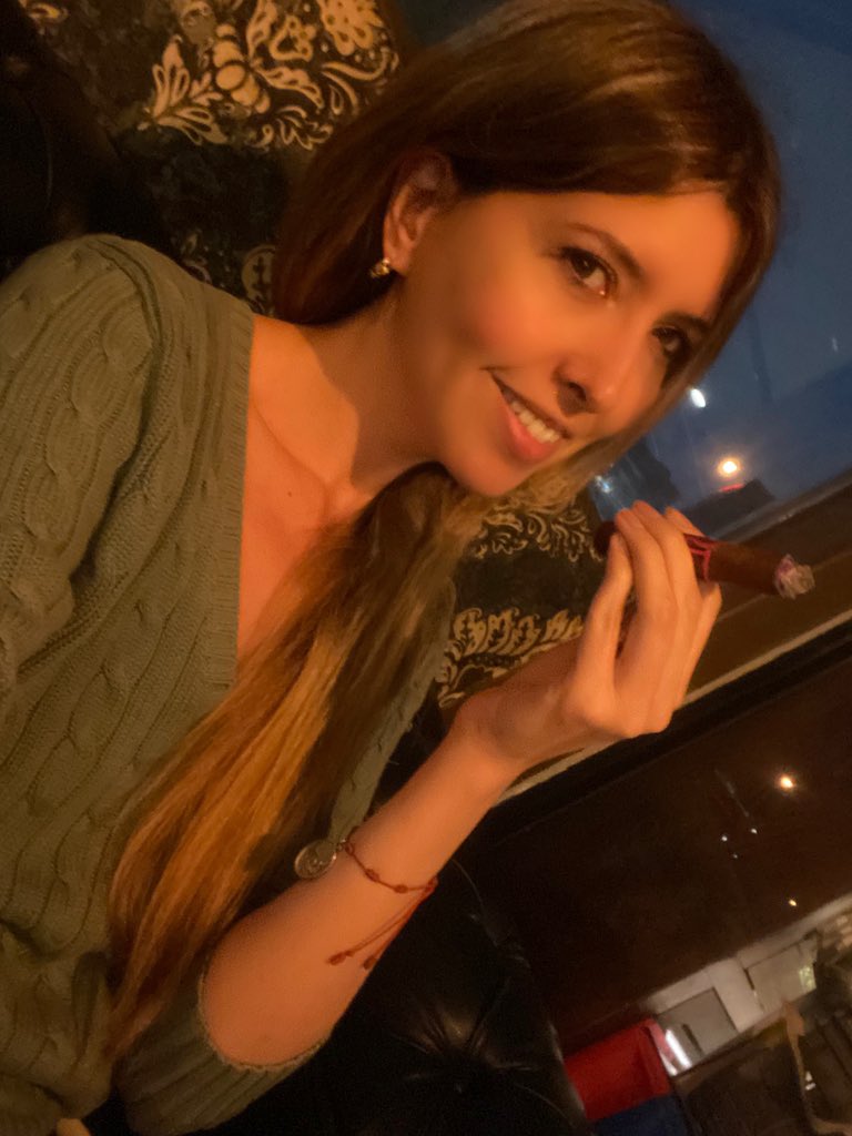 StephBatesPress's tweet image. Hubo un tiempo en que el tabaco fue uno de los pilares económicos de Colombia, tan valioso que marcó rutas comerciales, territorios y decisiones de Estado.