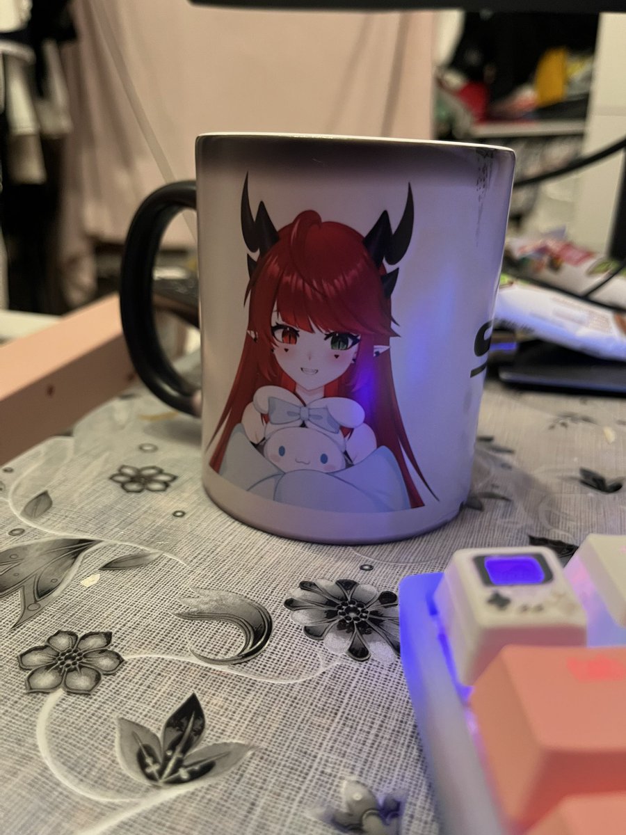 Reichisan's tweet image. Pije z niego codziennie @arifox1149🥹💕💕💕