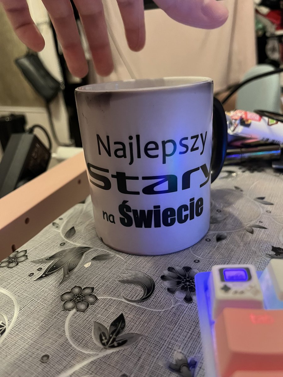 Reichisan's tweet image. Pije z niego codziennie @arifox1149🥹💕💕💕