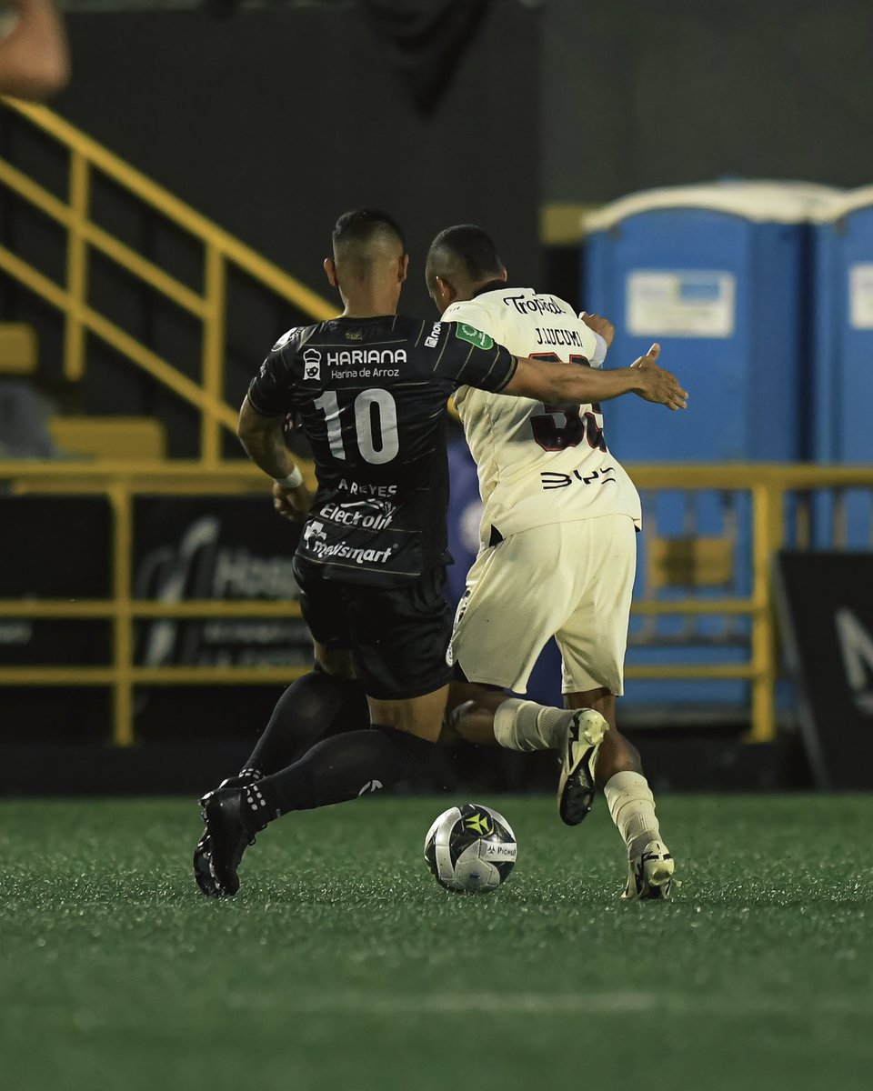 ⏱ ¡Comienza el segundo tiempo! 

⚪⚫ Sporting 0-1 Liga Deportiva Alajuelense 🔴⚫️

#somossporting #somospuravida