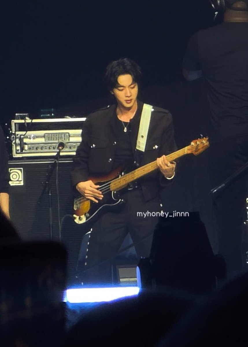 hourjinnie's tweet image. BASSIST ROCKSTAR JIN IS REAL AND NOT A FIGMENT OF MY WET DREAMS