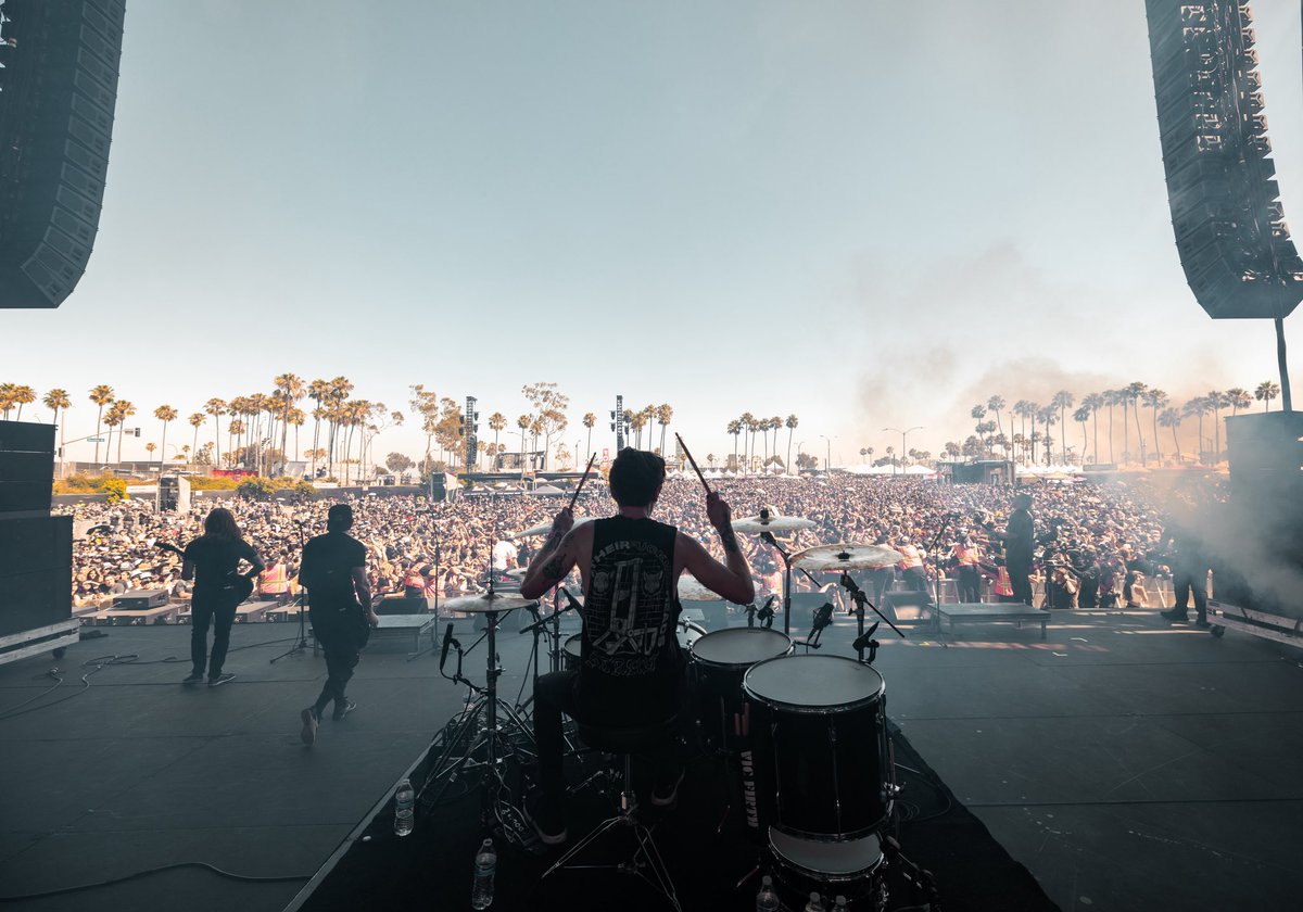 c_hillmedia's tweet image. Handful of shots from @blessthefall set at Warped Tour Long Beach today!