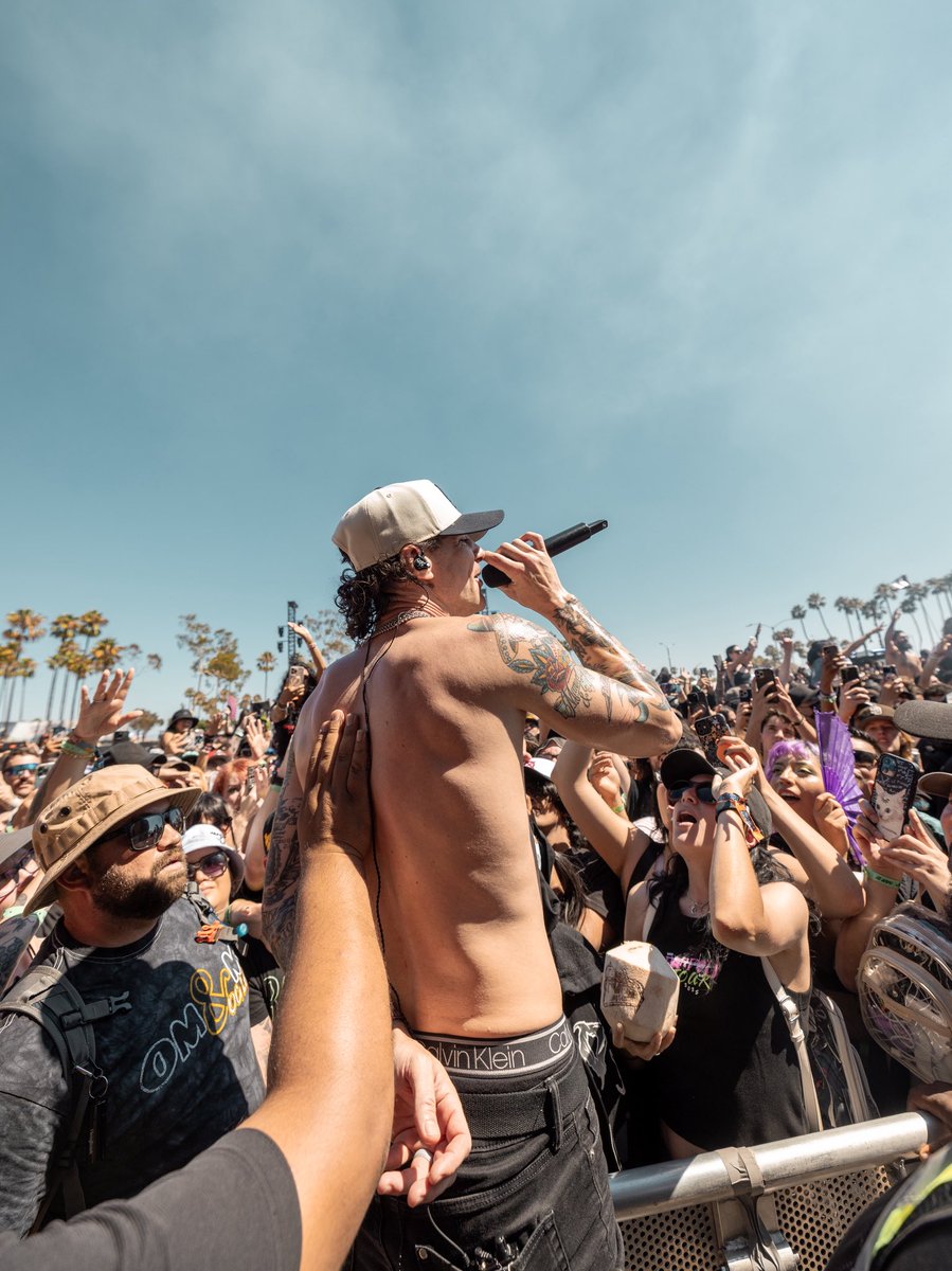 c_hillmedia's tweet image. Handful of shots from @blessthefall set at Warped Tour Long Beach today!