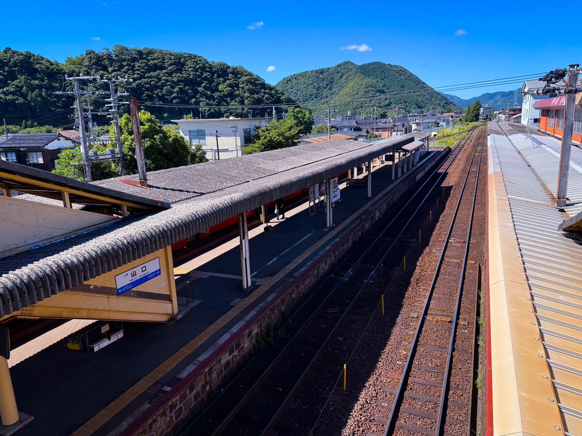 hiroshisj's tweet image. 旅情あふれるJR山口駅。この電車で新山口駅まで行き、新幹線に乗り換えます(^^)