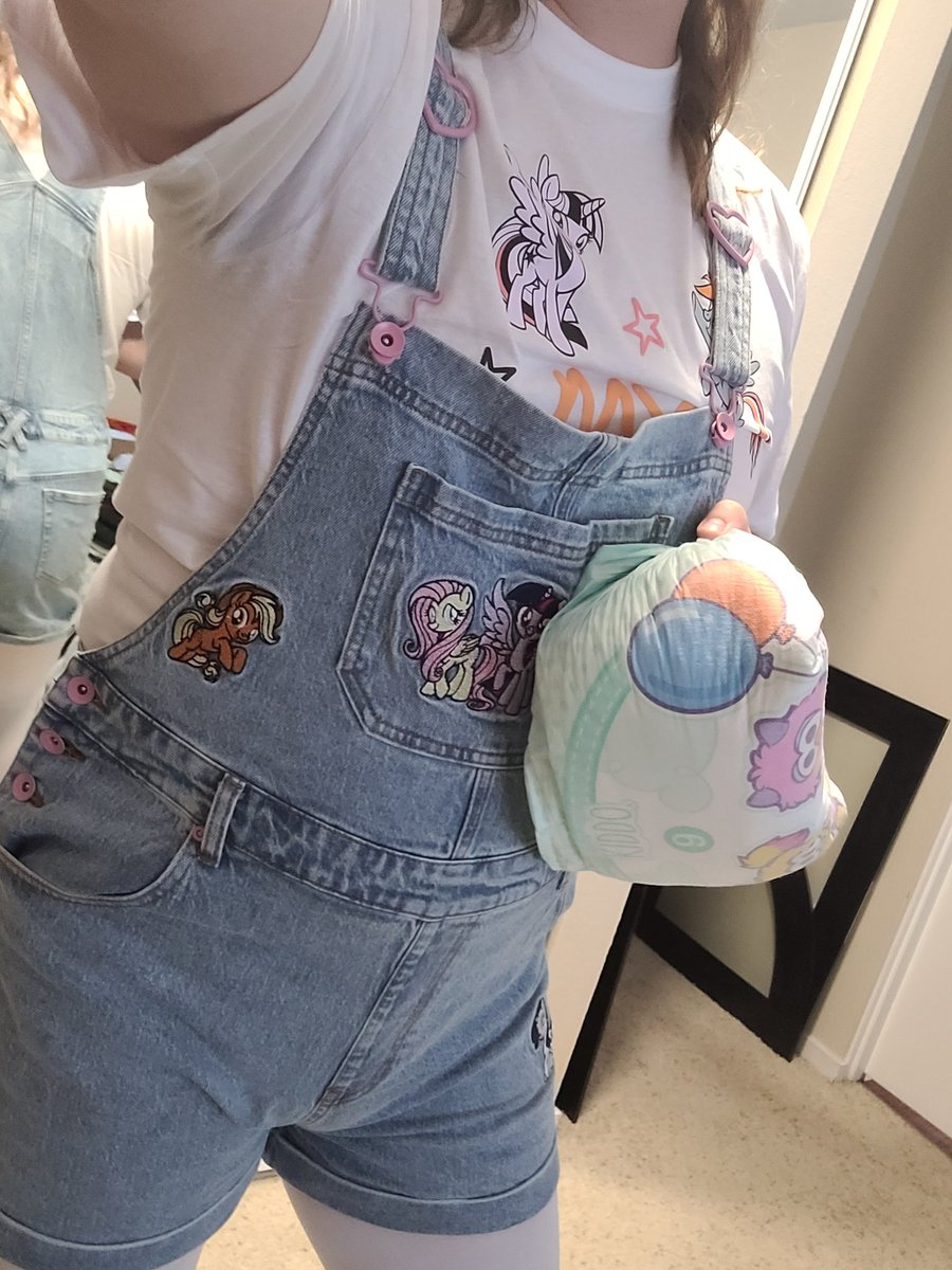 PuffButtDF's tweet photo. The relationship between a diaper cuck and her soggy diaper is so special~ https://t.co/HovHZCg1vv