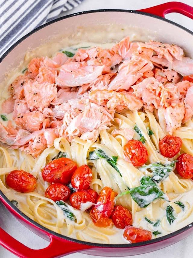 dawndtrudeau's tweet photo. We love this easy, comforting, and delicious creamy salmon pasta. It comes together in 30 minutes, so it’s the perfect weeknight dinner! 

https://t.co/4rldl2VqhZ

#themindfulmom #simplefood #wholesomemeals https://t.co/XAI0ZL9kSV
