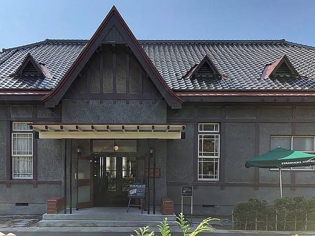 omasa_8's tweet image. 松山の重要文化財「萬翠荘」
その価値を維持・保存し、館内見学以上の体験価値の創出、魅力を広く知ってもらう広報面が課題。
スタバの文化財への出店によって観光と地域経済に貢献する「リージョナルランドマークストア」を活用すると、魅力発信に加え、公共資産の収益化・保存コスト軽減を図れる。