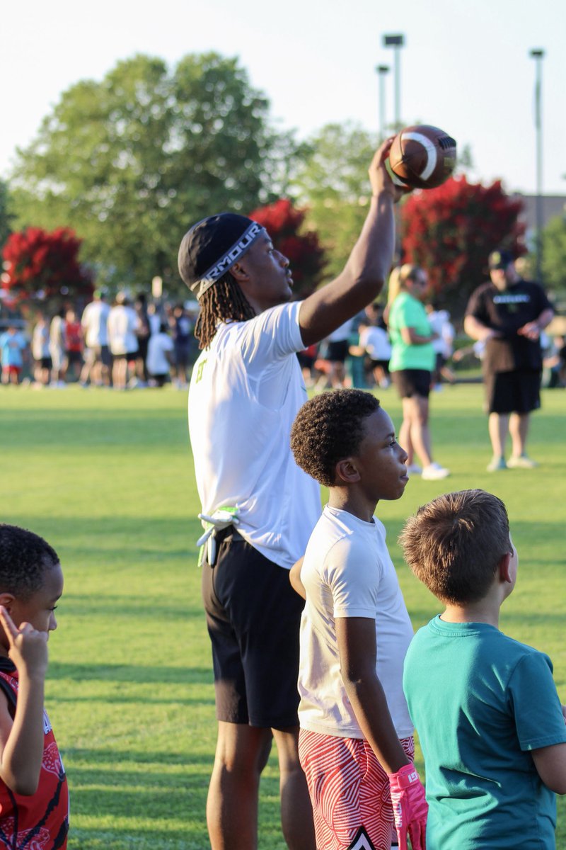 18_toshifty's tweet photo. Enjoyed helping out at our annual youth camp with @CHCavsFB #allinmentality #family #classof2028 @Espndom2 @Coach_Hutchings @Coach_JStone https://t.co/qI8O5CdoeK