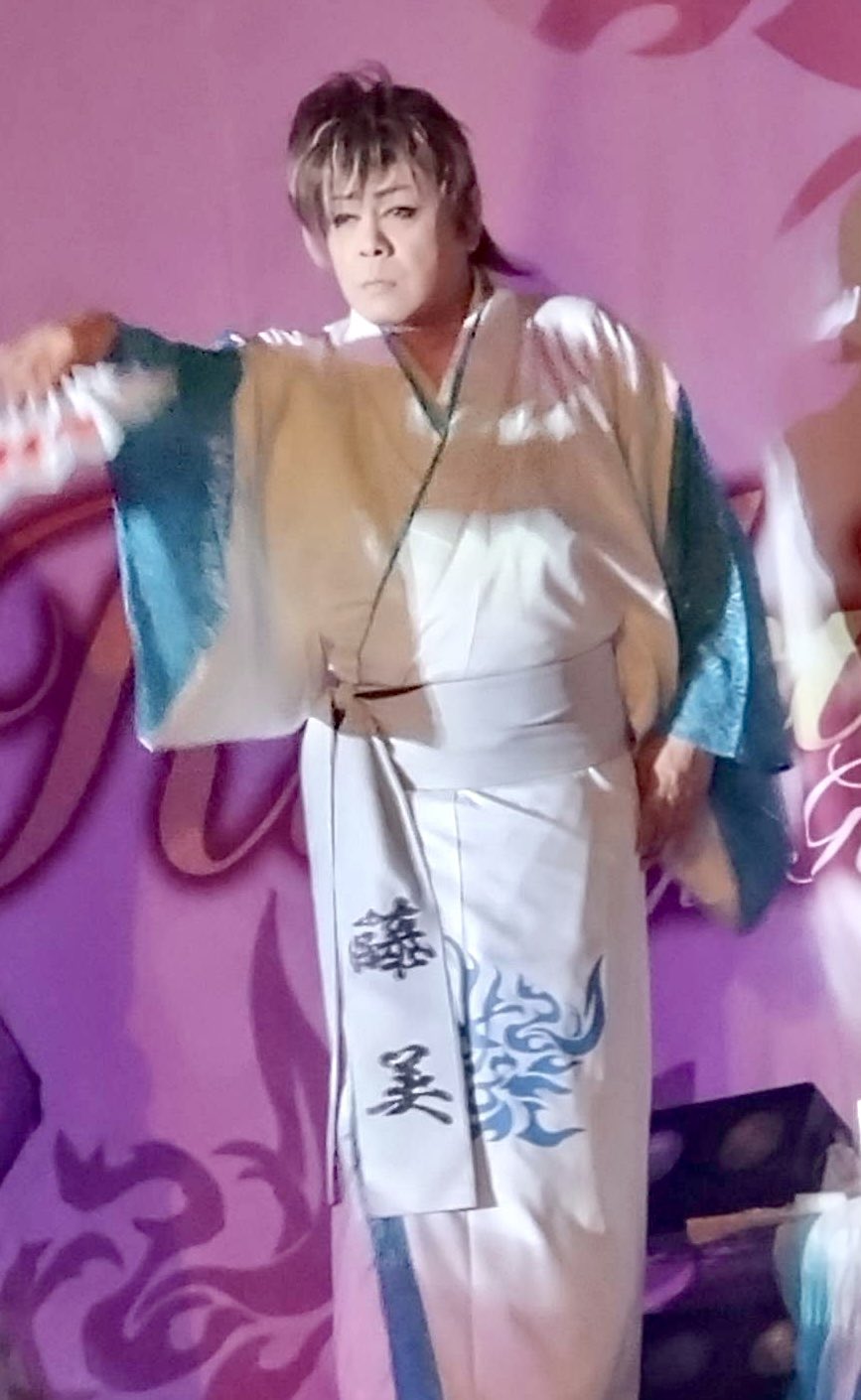 ！大人気！花柄スワロフスキー装飾着物 ピンク 大衆演劇 花道ひとり旅✨ドレスハウスフェアリーの大衆演劇衣装の旅