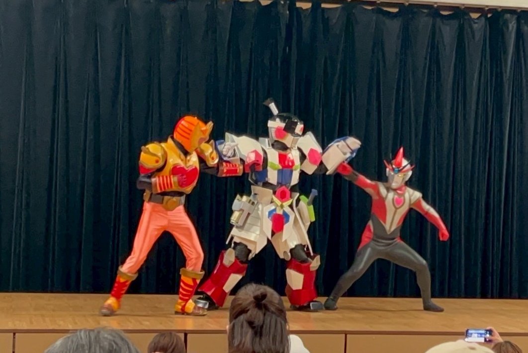 MOMOSAVER's tweet image. 何故か戦いを始めてしまうヒーローたち…
それはネガダインと鬼の一族が結託して仕組まれたニセヒーロー計画によるものであった。
そんなプロローグ
#岡山晴れのご当地ヒーローズ2