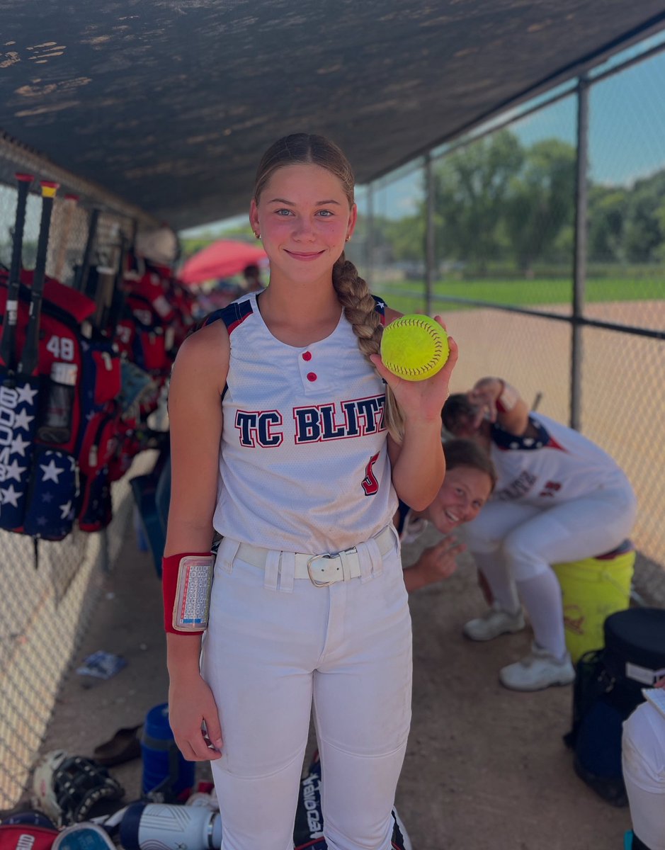 14u Wear - Molly Brown with a laser homer to dead center at NAFA today!!  That thing got out in a hurry!! 💣 💪