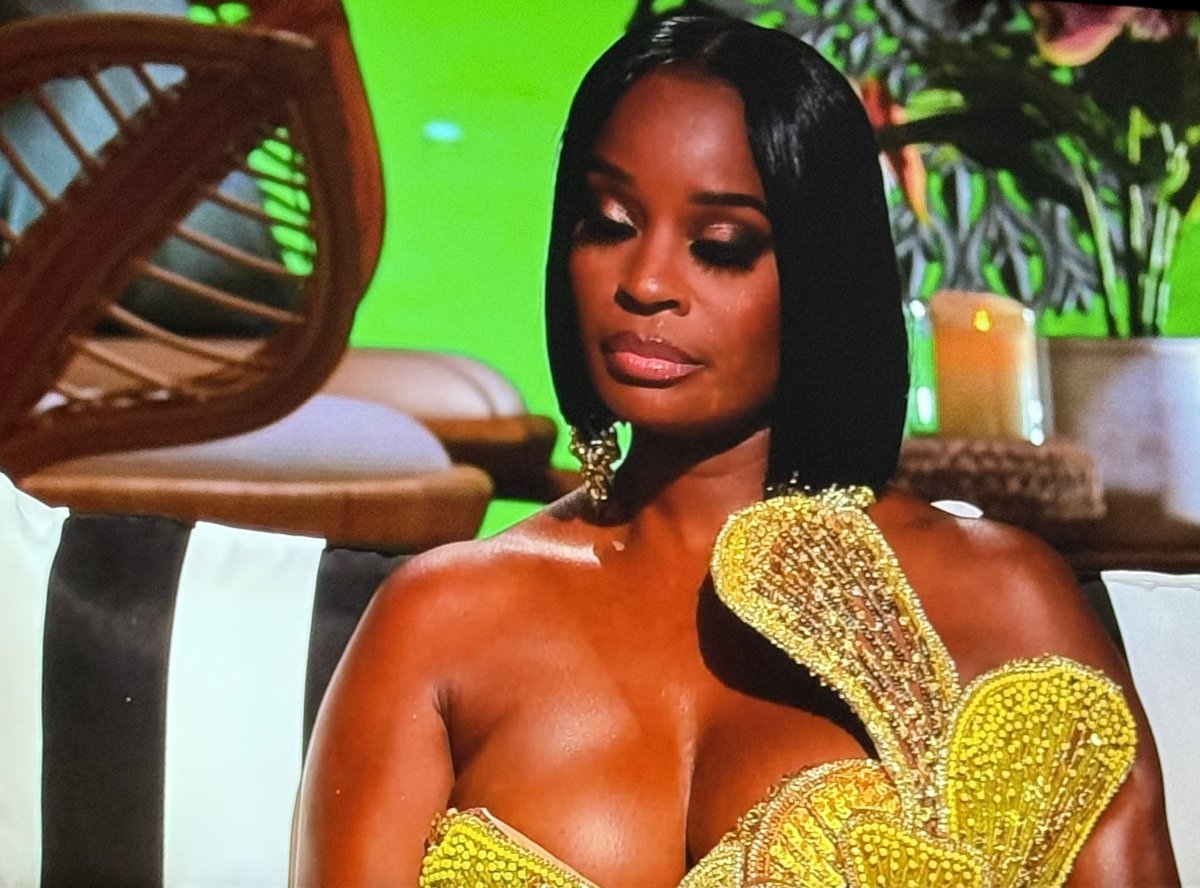 Stacey_monamour's tweet image. I still like Shamea! and I think she’s a great addition....this is her first year... a learning experience. And if you listen..., really listen.. Porsha is sooo fake and lying as usual🙄 #RHOA