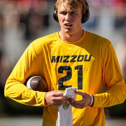 kyle_mcareavy's tweet image. Mizzou pitcher/quarterback Sam Horn has signed with the Los Angeles Dodgers.

He spent this afternoon speaking to the media as football fall camp kicked off for the Tigers. He is expected to remain with the Missouri football team through fall.

Read here: on3.com/sites/mizzou-t…