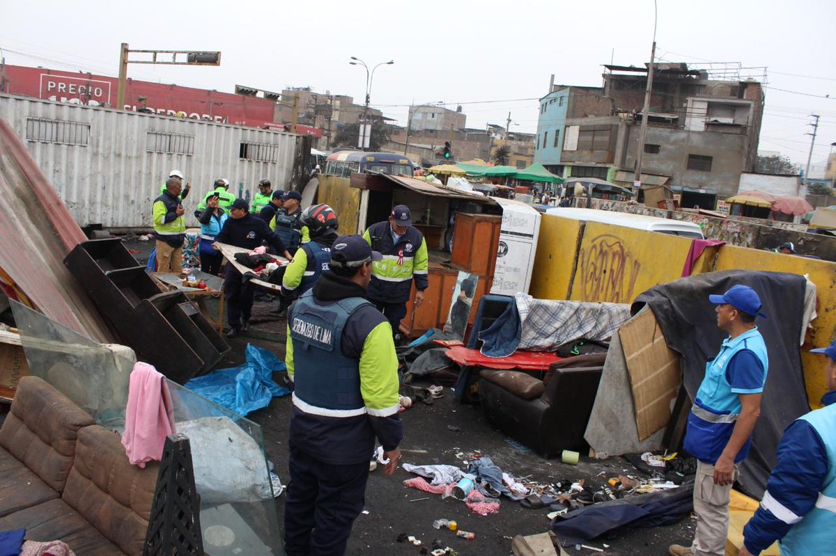 MuniLima's tweet image. Recuperamos espacio p煤blico en la av. Nicol谩s Ayll贸n, tras una intervenci贸n integral
Covachas, basura y desechos acumulados fueron retirados en un trabajo articulado que devolvi贸 el orden, la seguridad y el bienestar a los vecinos de la zona.