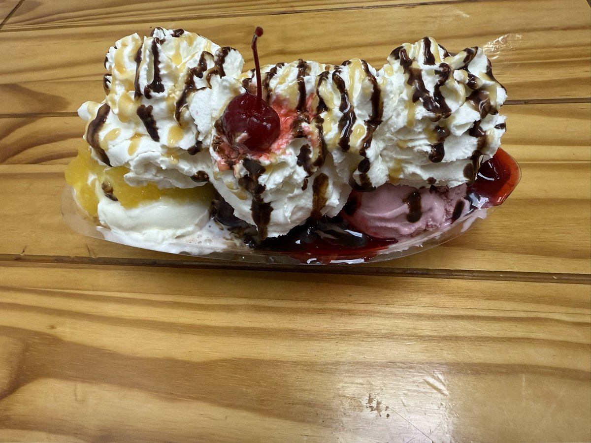 talklisteninsp's tweet image. Birthday Banana Split for Sundae Sunday @ATicecreamclub #Dels #GulfShores #ATTwitter