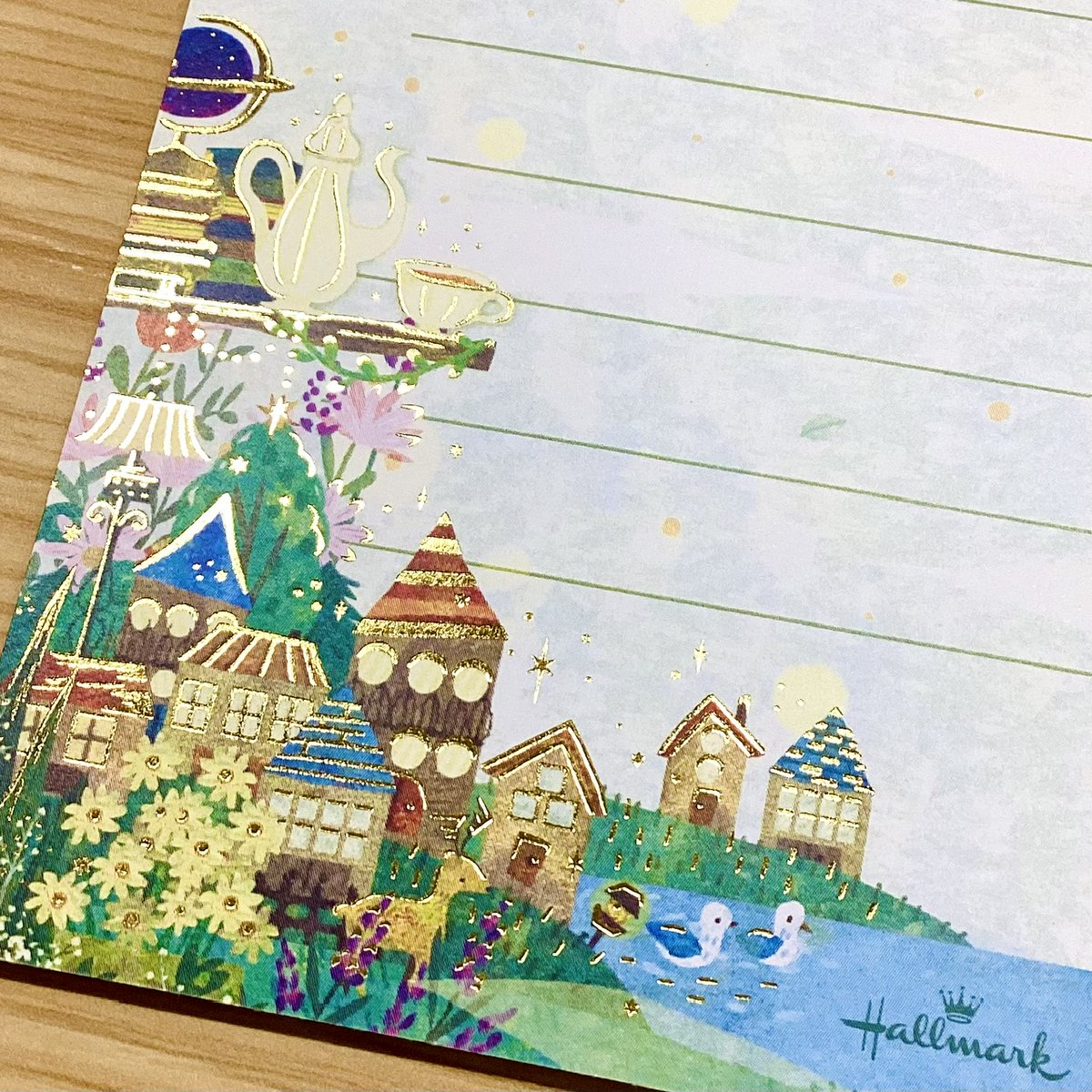 むうめぐさん <a href="/muumegu/">むうめぐ</a> の
　新柄レターが登場💌🌟
╰━ V━━━━━━━━━━━╯
読書やティータイムを
ゆったり楽しんでいるような気分になれる
あたたかみある色合いのレター☕️
何が描かれているかぜひじっくり見てみてください🔍