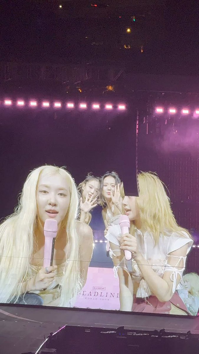 BLACKPINKBRASIL's tweet photo. Tão nossas 🥰💖

BLACKPINK CITIFIELD FINALE
#DEADLINE_IN_NEWYORKDay2 https://t.co/4x6LhjvLmT