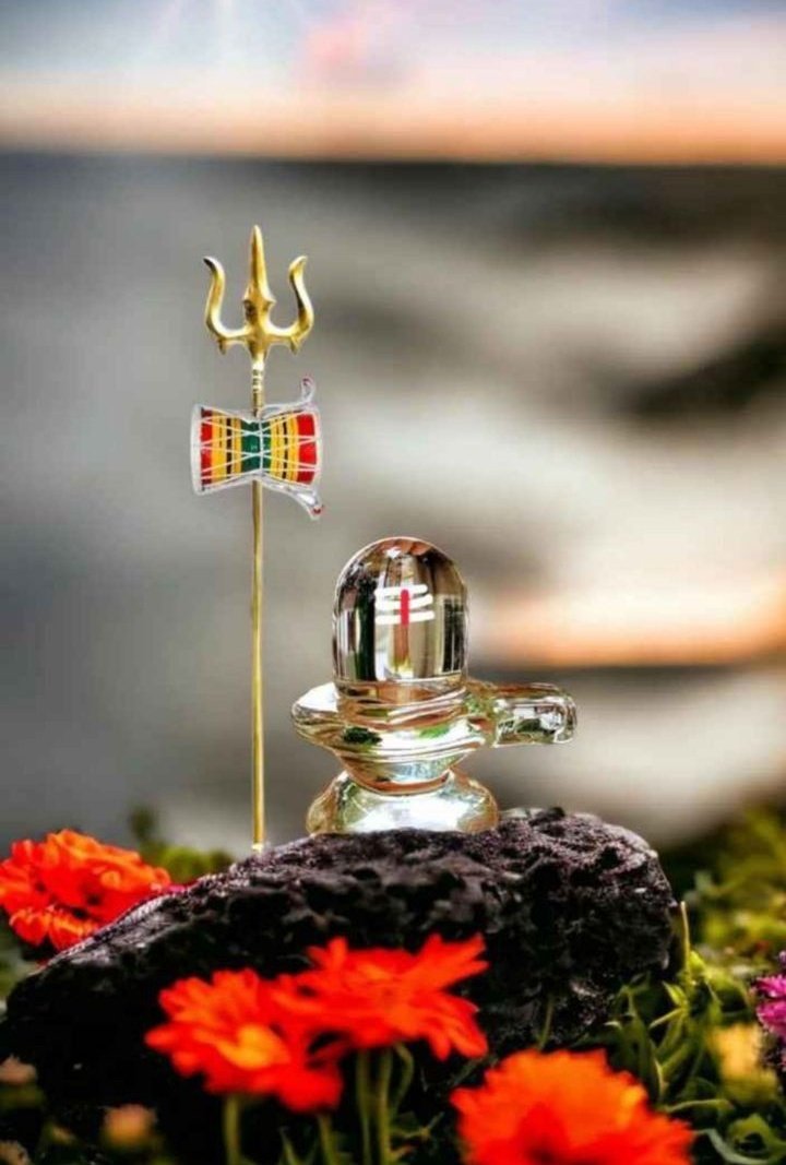 अंग गौर शिर गंग बहाये ।
मुण्डमाल तन क्षार लगाए ॥
#हर_हर_महादेव 
#हर_हर_महादेव_शिव_शंभू_ॐ 
#जय_शिवशक्ति