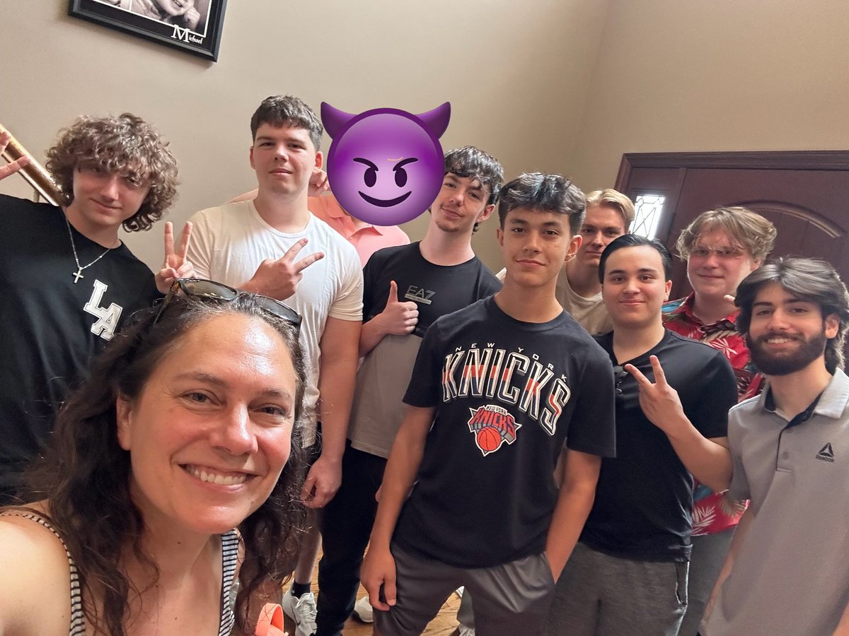 Been a long while, but I honored to be amongst celebrities this week so I had to take a selfie.  A massive thank you to Doggie and his family for being so gracious and welcoming👾