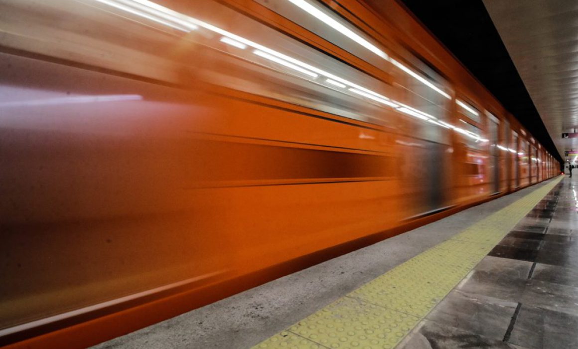 QuadratinMexico's tweet image. #OJO Debido a la presencia de lluvia en distintos puntos de la ciudad, se implementa marcha de seguridad en las Líneas 2, 3, 5, 9 y B del Metro.