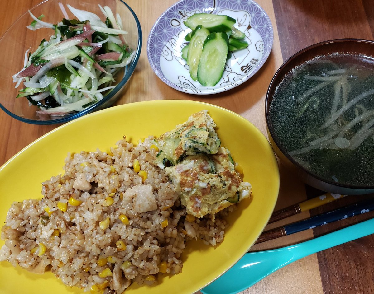 nanann_0107's tweet image. 一昨日と昨日の #絵描きのご飯 

昨日、コメダ珈琲でクッピーラムネのシロノワール(ミニ)食べました
かわいい🎀
夜は町田商店のラーメン🍜食べたことは内緒です🤭