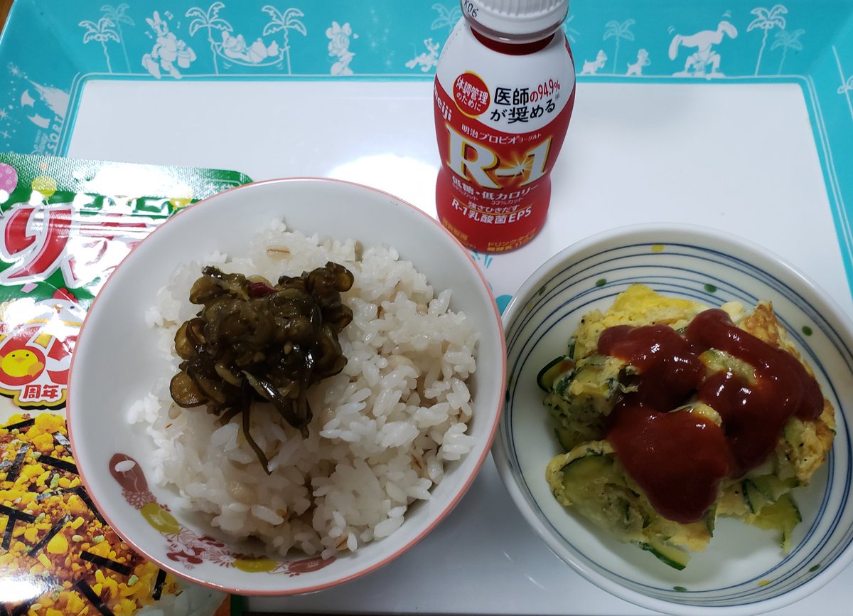 nanann_0107's tweet image. 一昨日と昨日の #絵描きのご飯 

昨日、コメダ珈琲でクッピーラムネのシロノワール(ミニ)食べました
かわいい🎀
夜は町田商店のラーメン🍜食べたことは内緒です🤭