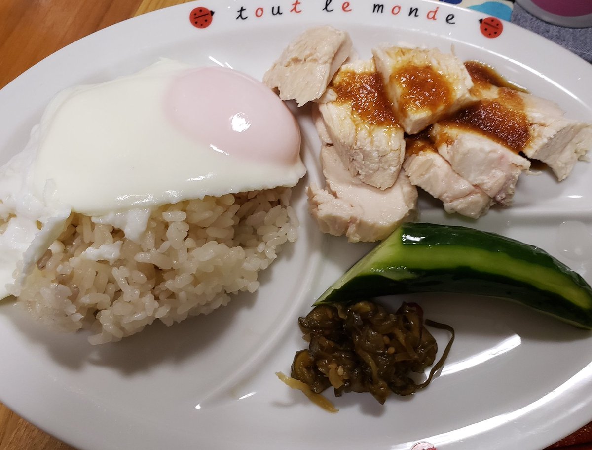 nanann_0107's tweet image. 一昨日と昨日の #絵描きのご飯 

昨日、コメダ珈琲でクッピーラムネのシロノワール(ミニ)食べました
かわいい🎀
夜は町田商店のラーメン🍜食べたことは内緒です🤭