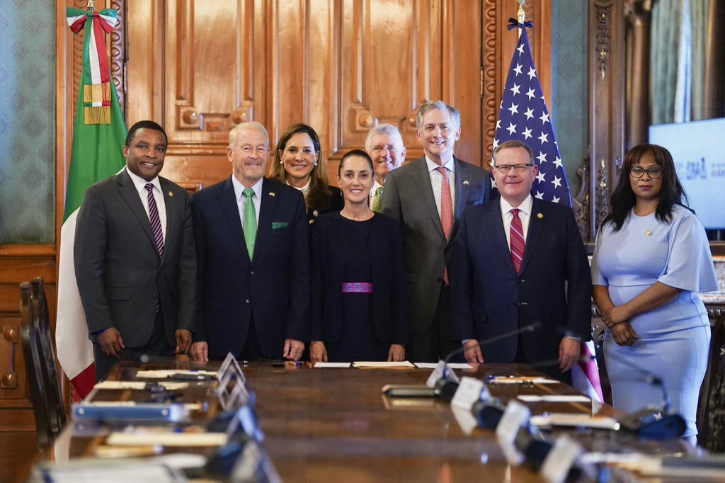 Financial Services GOP (@financialcmte) on Twitter photo NEW: Chairman <a href="/RepFrenchHill/">French Hill</a> and a bipartisan delegation met with Mexican President <a href="/Claudiashein/">Claudia Sheinbaum Pardo</a> last Friday.
Read more about their visit⬇️🔗
financialservices.house.gov/news/documents… NEW: Chairman <a href="/RepFrenchHill/">French Hill</a> and a bipartisan delegation met with Mexican President <a href="/Claudiashein/">Claudia Sheinbaum Pardo</a> last Friday.
Read more about their visit⬇️🔗
financialservices.house.gov/news/documents…